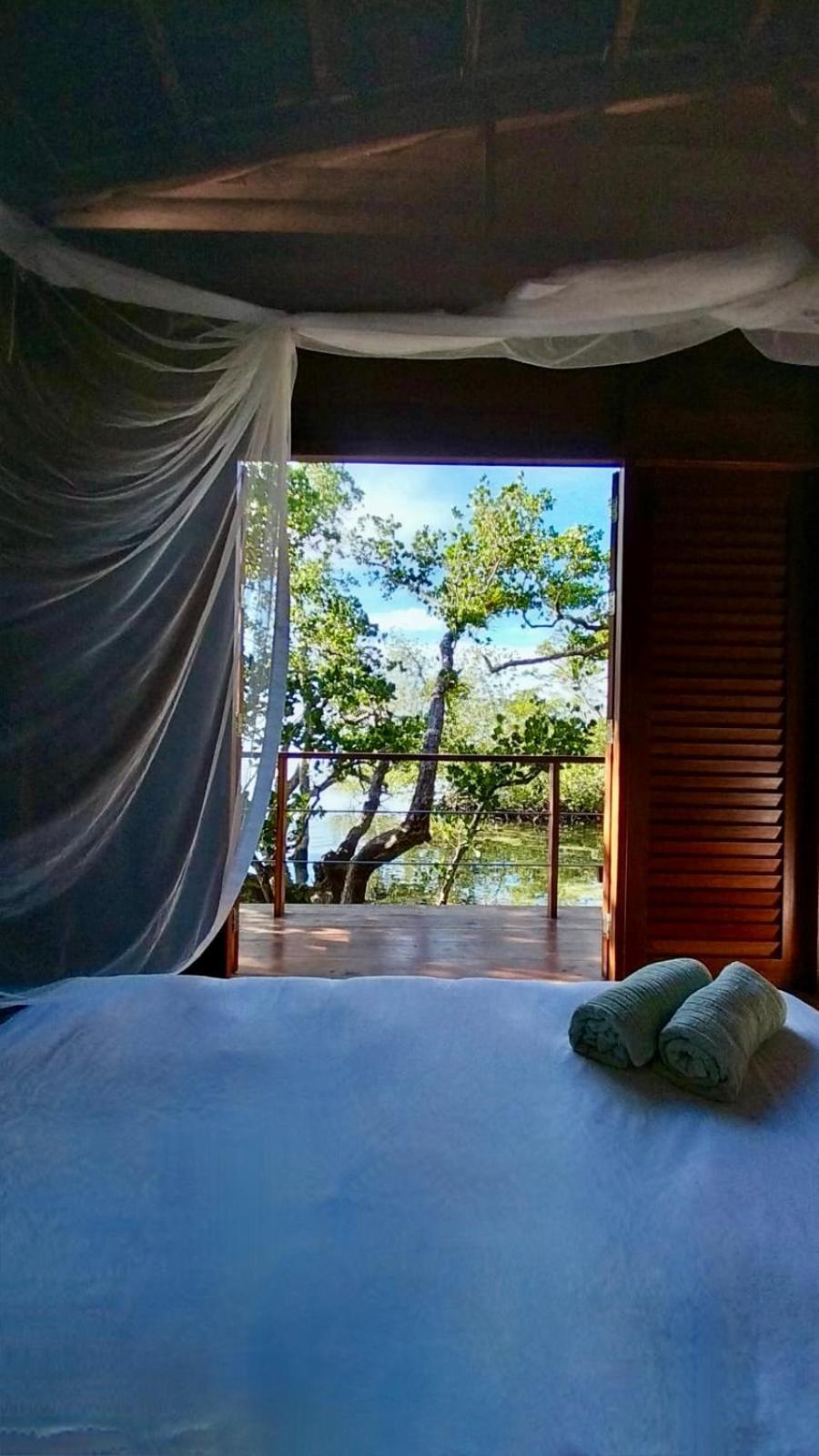 Villa Luzo & Tours Saonek エクステリア 写真