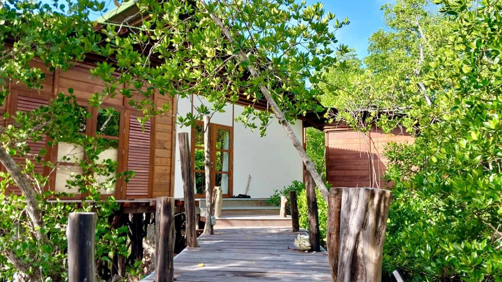 Villa Luzo & Tours Saonek エクステリア 写真