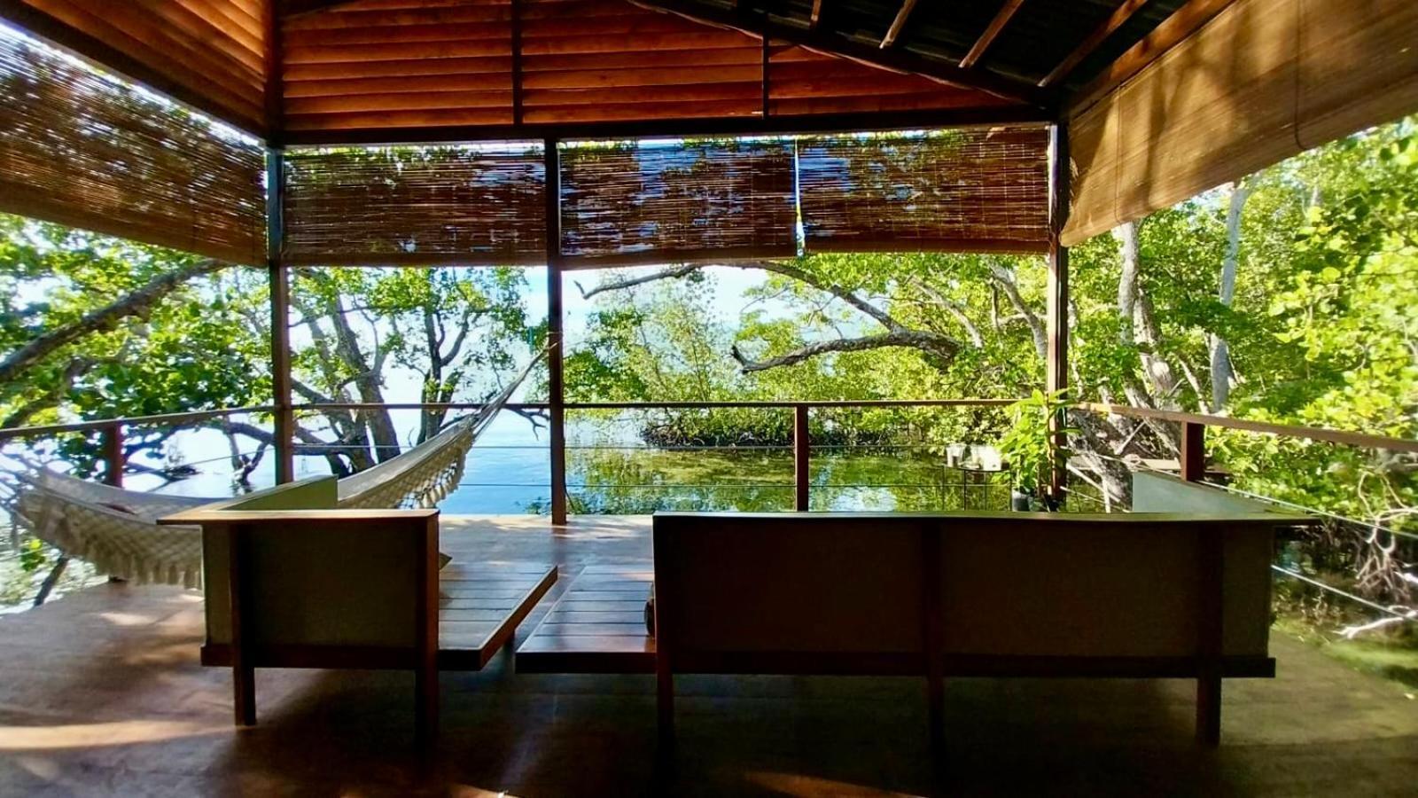Villa Luzo & Tours Saonek エクステリア 写真