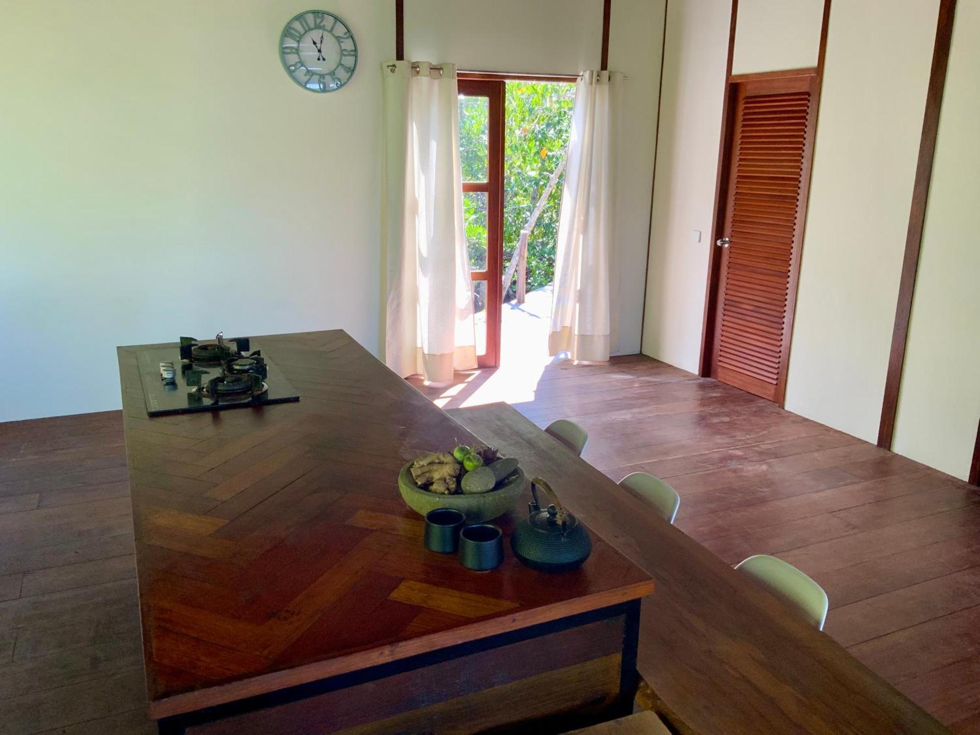 Villa Luzo & Tours Saonek エクステリア 写真