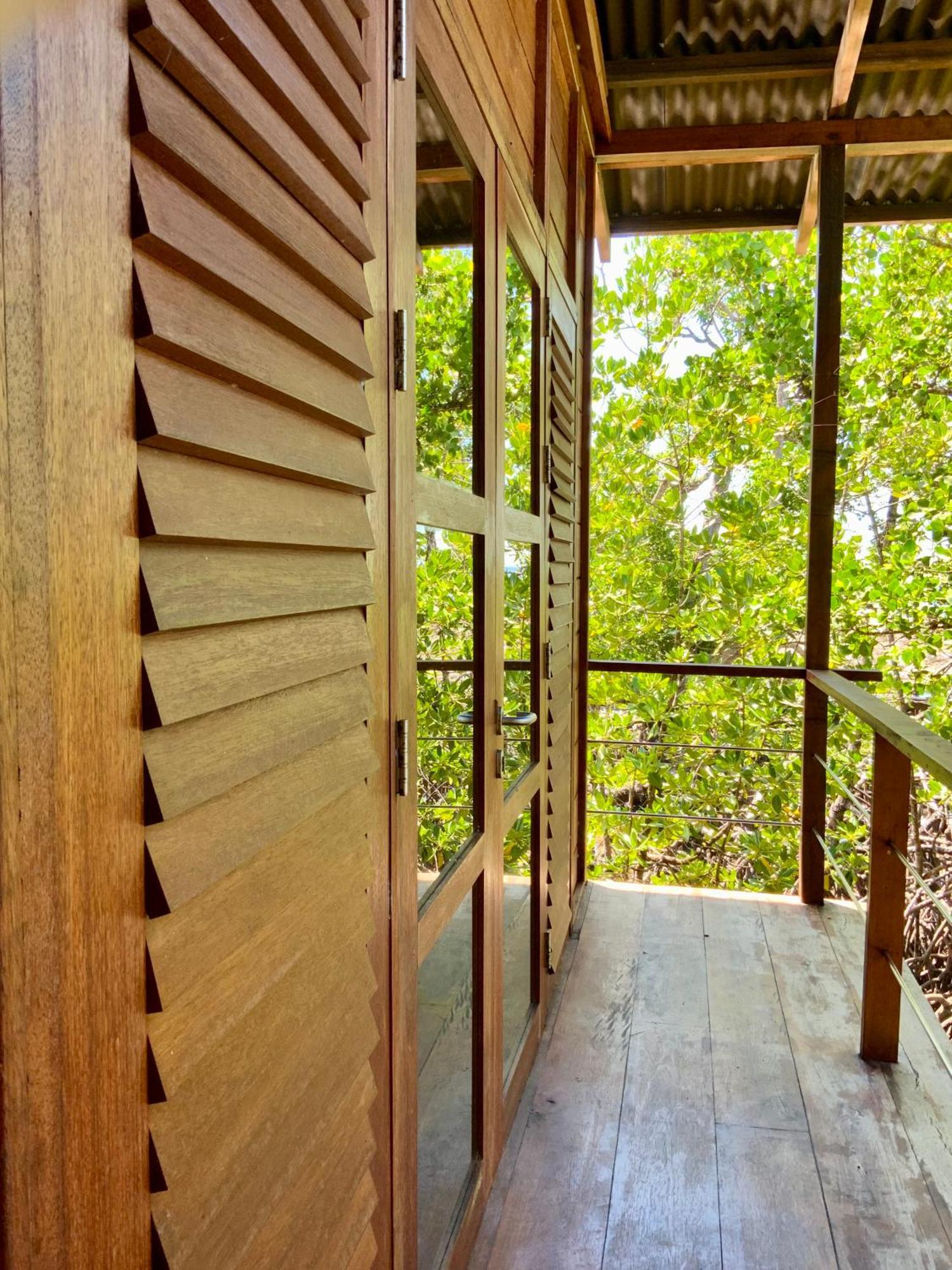 Villa Luzo & Tours Saonek エクステリア 写真