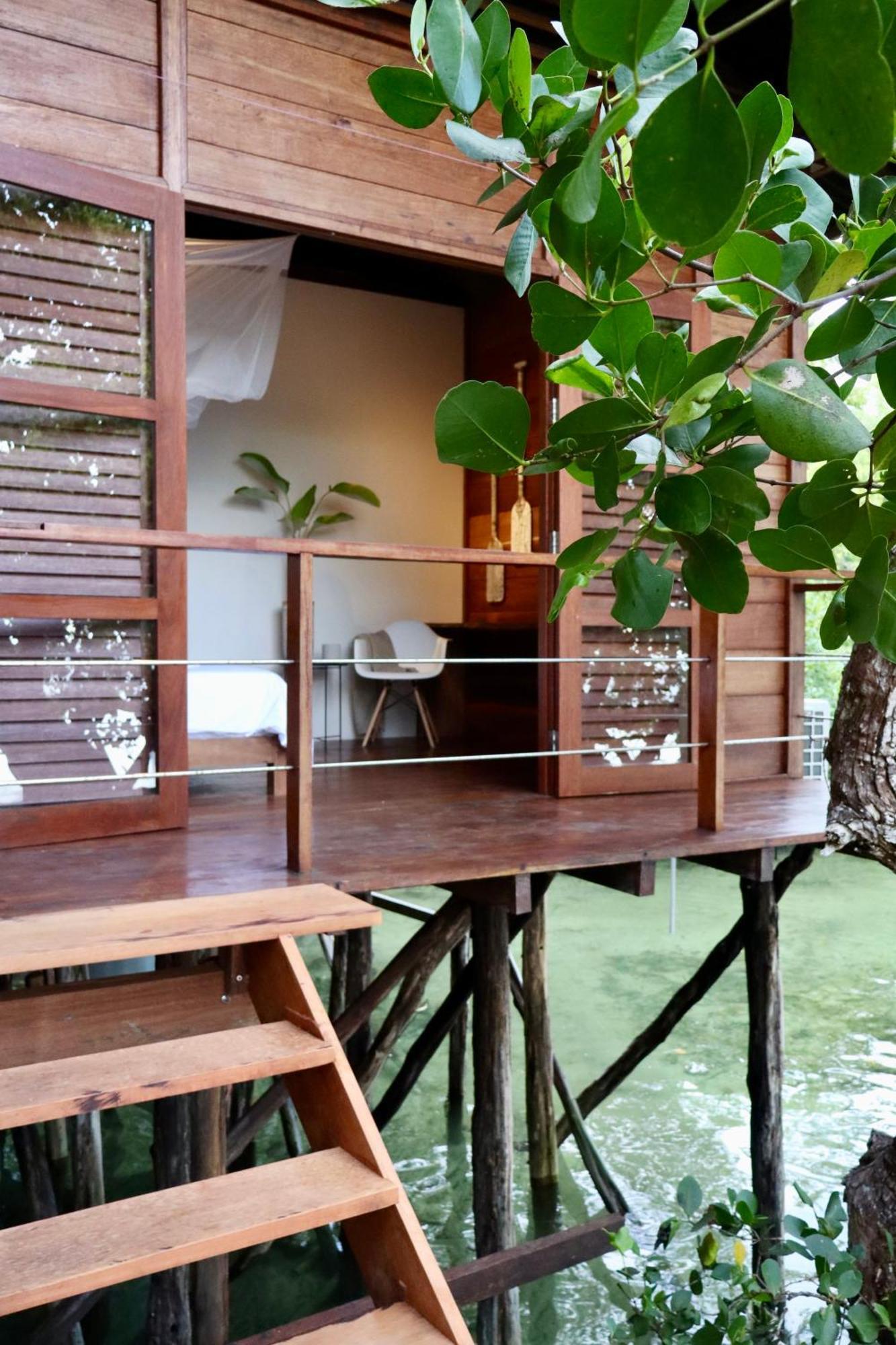 Villa Luzo & Tours Saonek エクステリア 写真