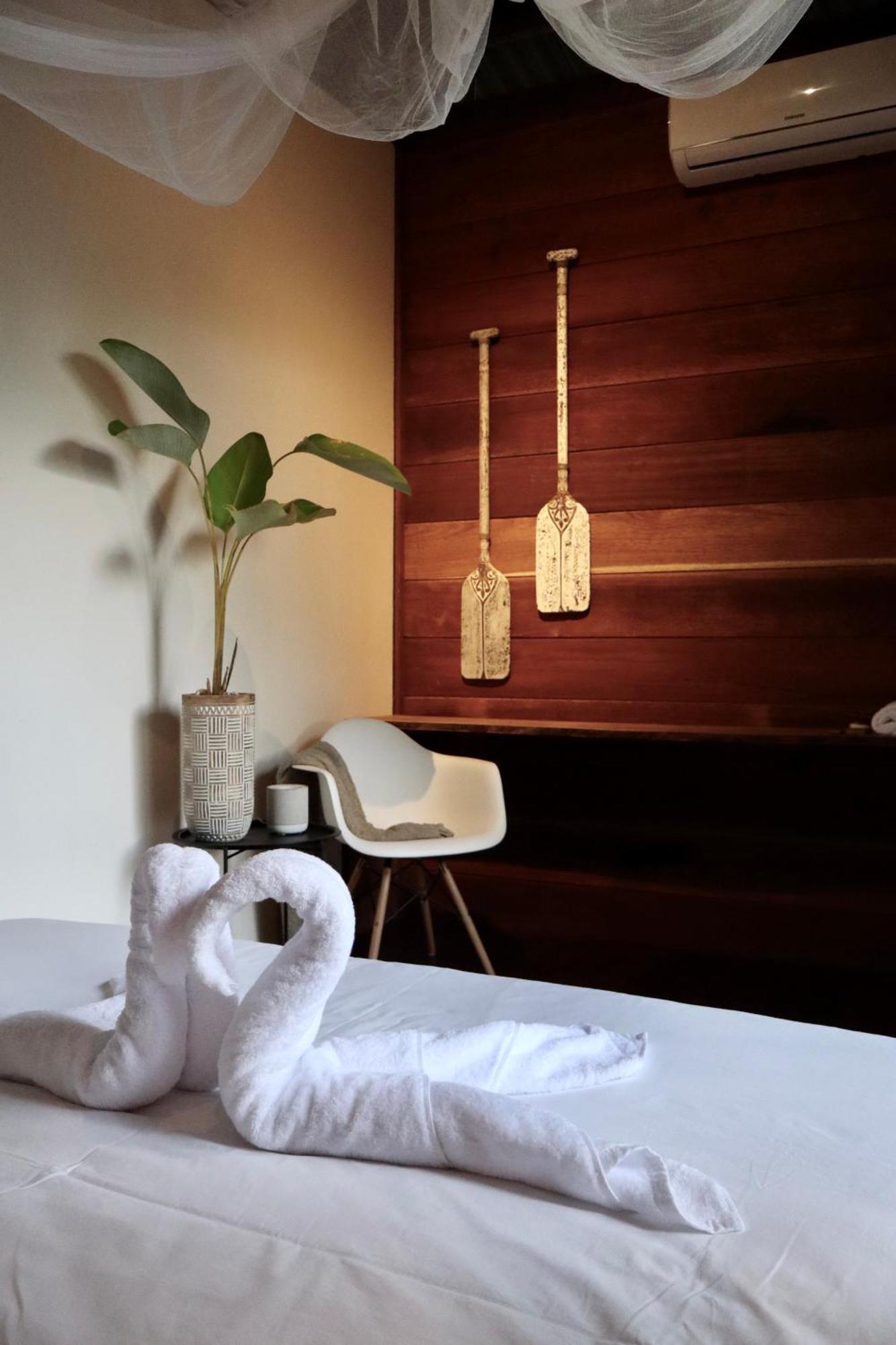 Villa Luzo & Tours Saonek エクステリア 写真