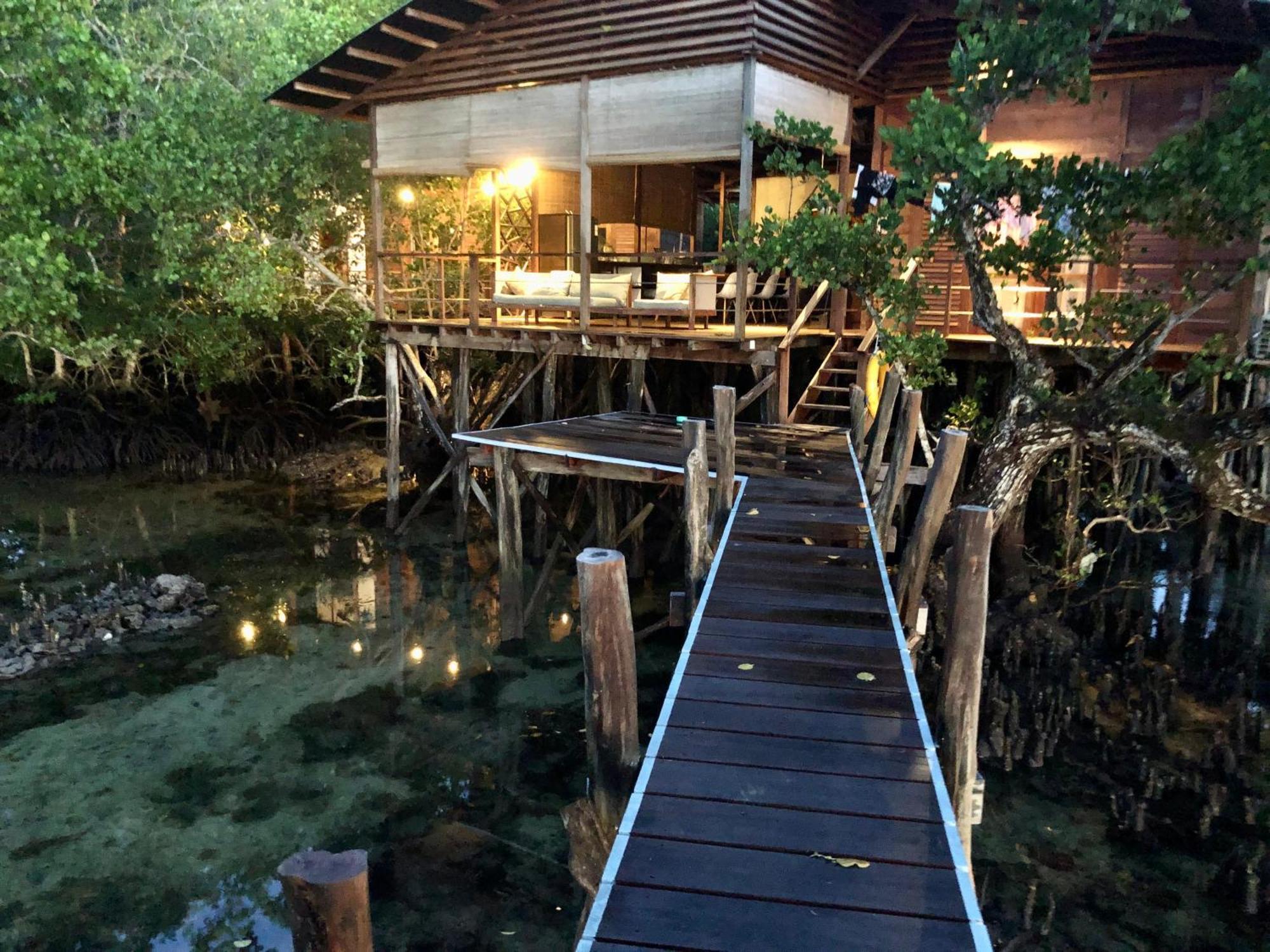 Villa Luzo & Tours Saonek エクステリア 写真